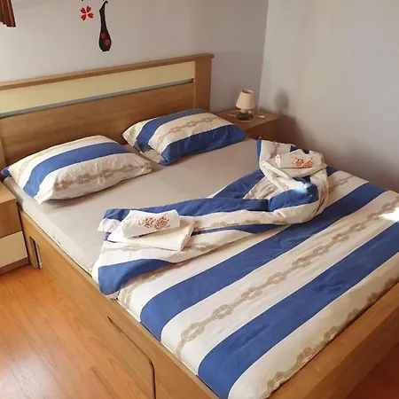 Apartment Cintya *
