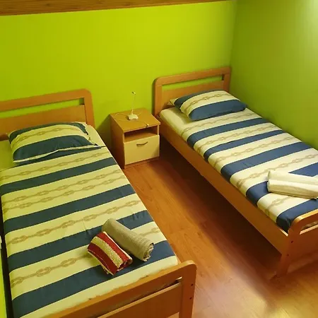 Apartment Cintya *