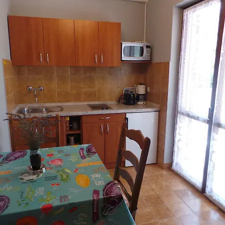 Cintya Apartment *